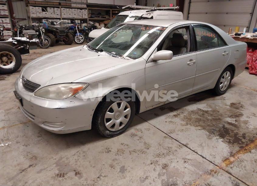 Photo 2 of 2003 Toyota Camry LE (VIN 4T1BE32K93U147095)