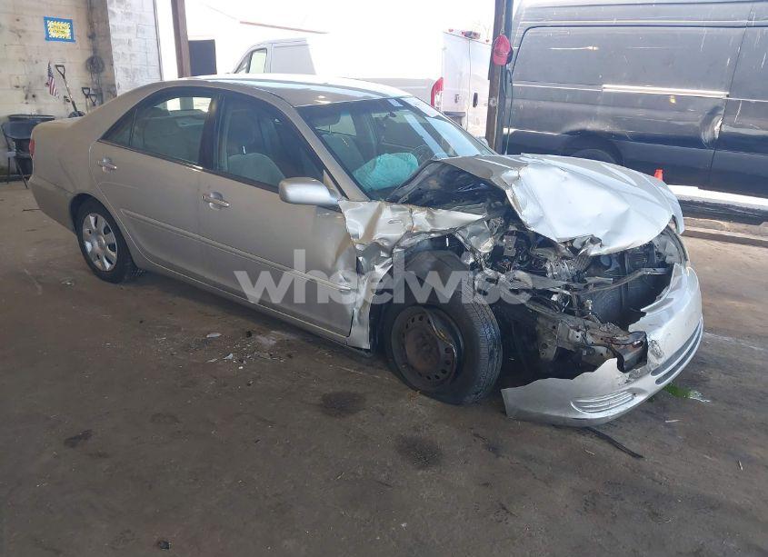 2003 Toyota Camry LE (VIN 4T1BE32K93U154421) main photo