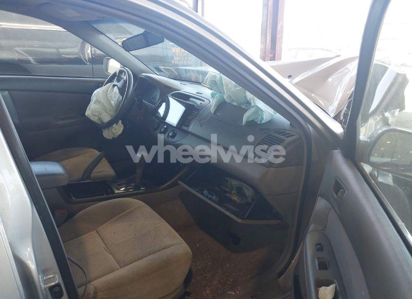 Photo 5 of 2003 Toyota Camry LE (VIN 4T1BE32K93U154421)