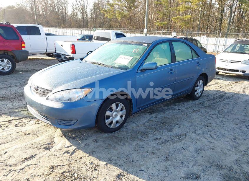 Photo 2 of 2003 Toyota Camry LE (VIN 4T1BE32K93U212673)