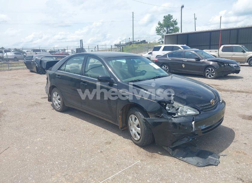 2003 Toyota Camry LE (VIN 4T1BE32K93U213550) main photo