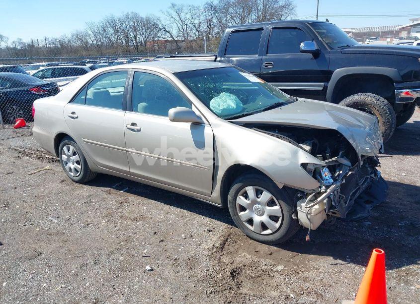 2003 Toyota Camry LE (VIN 4T1BE32K93U214066) main photo