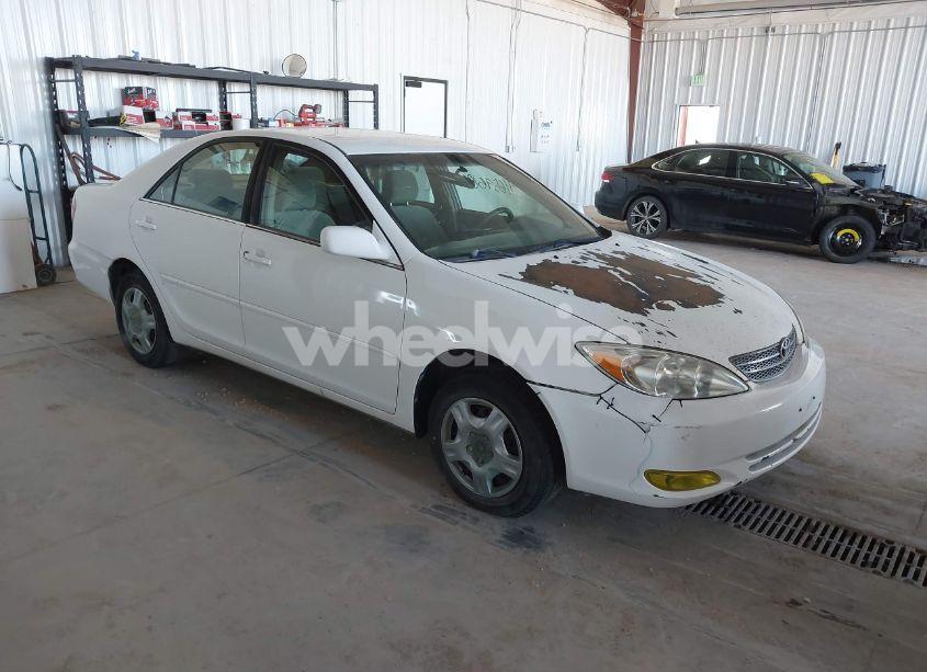 2003 Toyota Camry LE (VIN 4T1BE32K93U223284) main photo