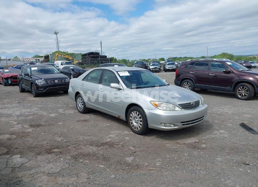 2003 Toyota Camry XLE (VIN 4T1BE32K93U260416) main photo