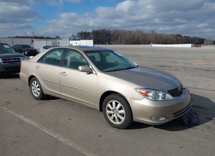 2003 Toyota Camry XLE (VIN 4T1BE32K93U731982) main photo