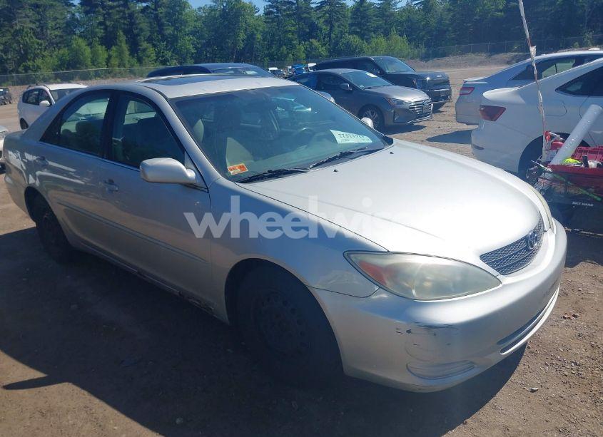 2003 Toyota Camry LE (VIN 4T1BE32K93U775707) main photo
