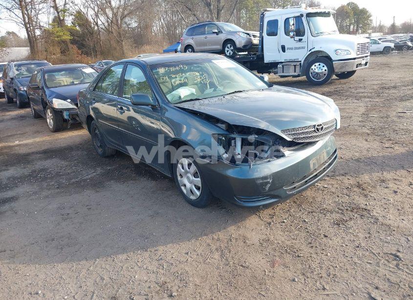 2004 Toyota Camry LE (VIN 4T1BE32K94U282921) main photo