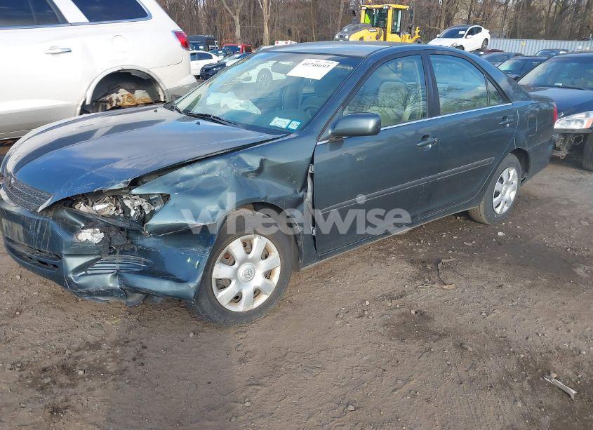 Photo 2 of 2004 Toyota Camry LE (VIN 4T1BE32K94U282921)