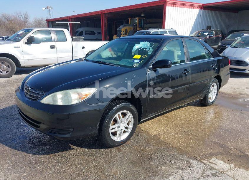Photo 2 of 2004 Toyota Camry LE (VIN 4T1BE32K94U322432)