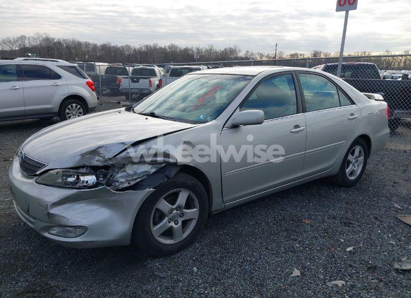 Photo 2 of 2004 Toyota Camry SE (VIN 4T1BE32K94U357830)