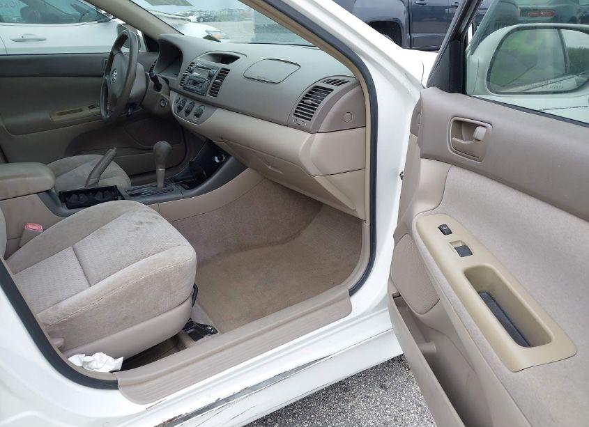 Photo 5 of 2004 Toyota Camry LE (VIN 4T1BE32K94U362560)