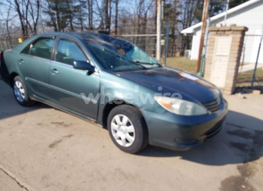 2004 Toyota Camry LE (VIN 4T1BE32K94U369332) main photo