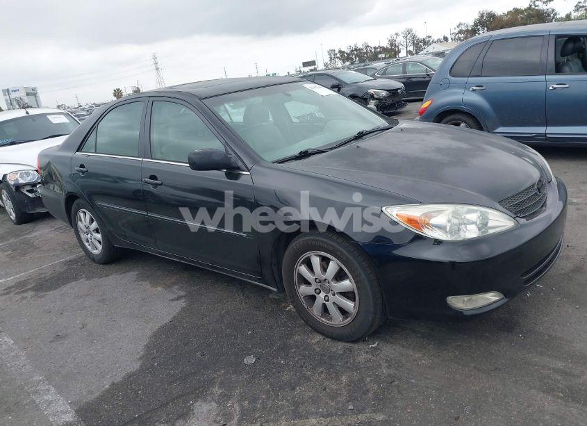 2004 Toyota Camry XLE (VIN 4T1BE32K94U372117) main photo