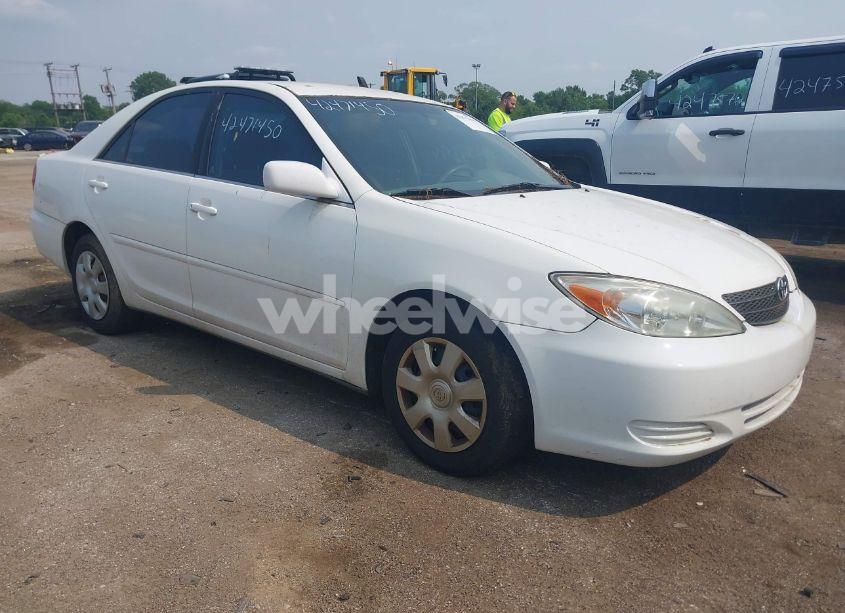 2004 Toyota Camry LE (VIN 4T1BE32K94U372232) main photo