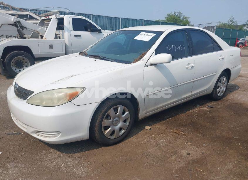 Photo 2 of 2004 Toyota Camry LE (VIN 4T1BE32K94U372232)