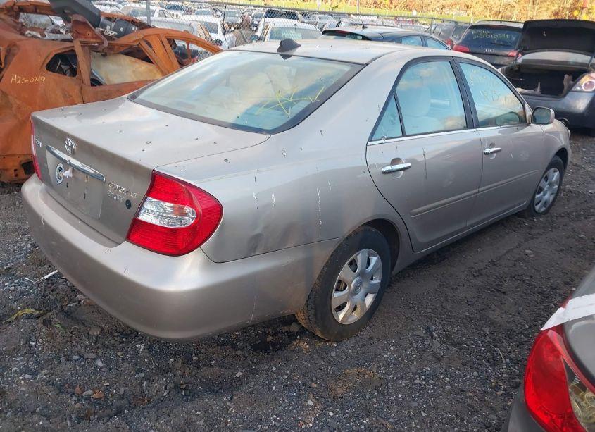 Photo 4 of 2004 Toyota Camry LE (VIN 4T1BE32K94U791424)