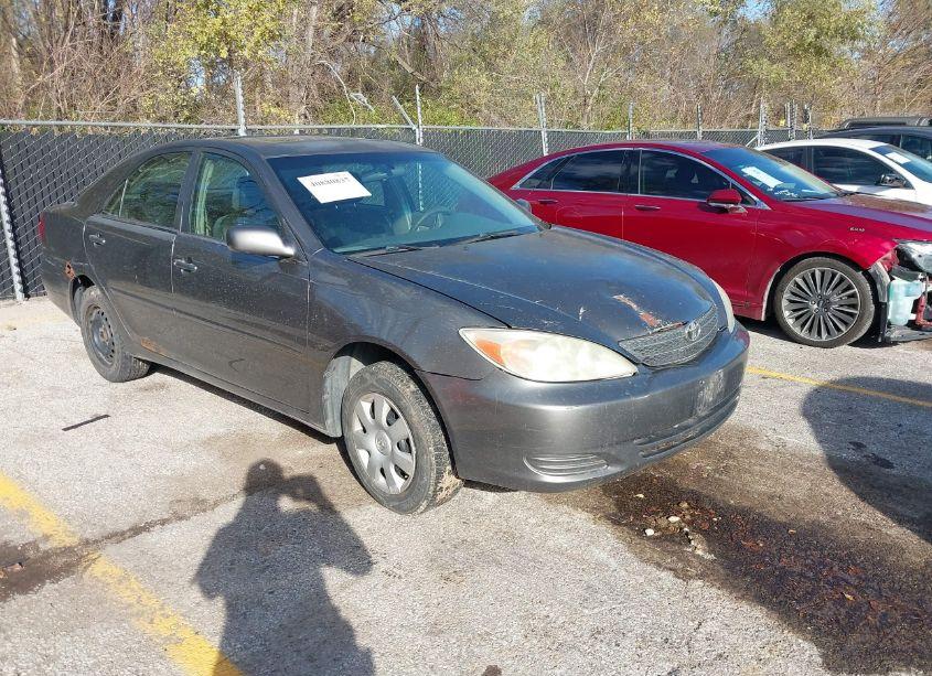 2004 Toyota Camry LE (VIN 4T1BE32K94U813731) main photo