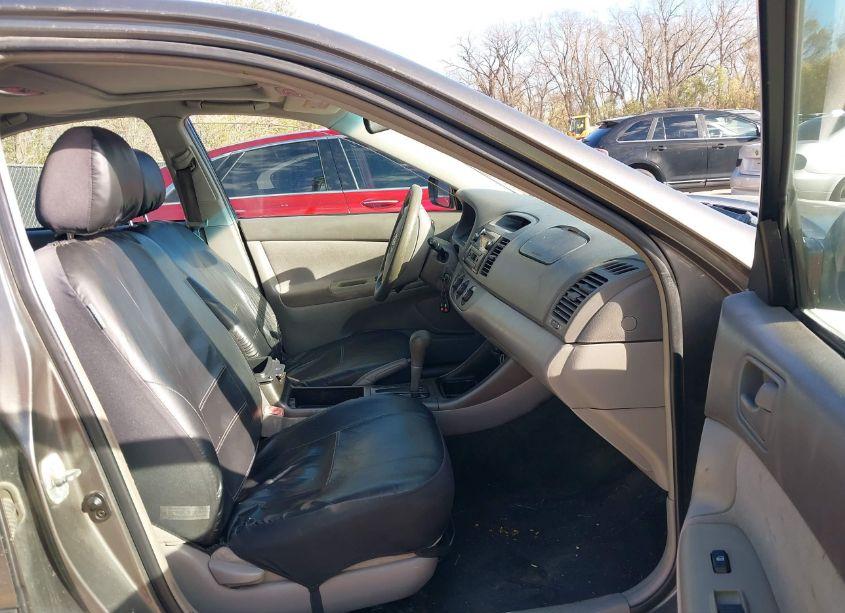 Photo 5 of 2004 Toyota Camry LE (VIN 4T1BE32K94U813731)