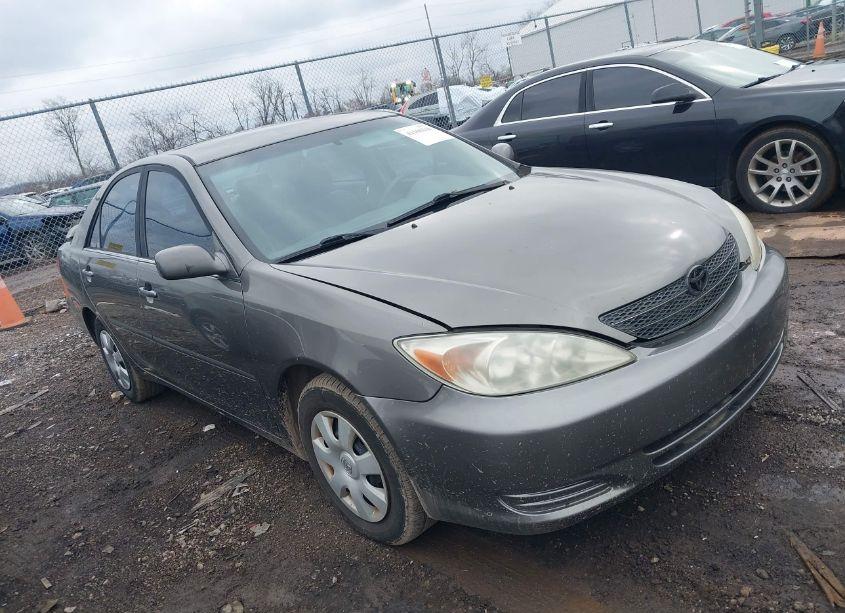 2004 Toyota Camry LE (VIN 4T1BE32K94U816385) main photo