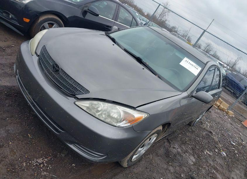 Photo 2 of 2004 Toyota Camry LE (VIN 4T1BE32K94U816385)