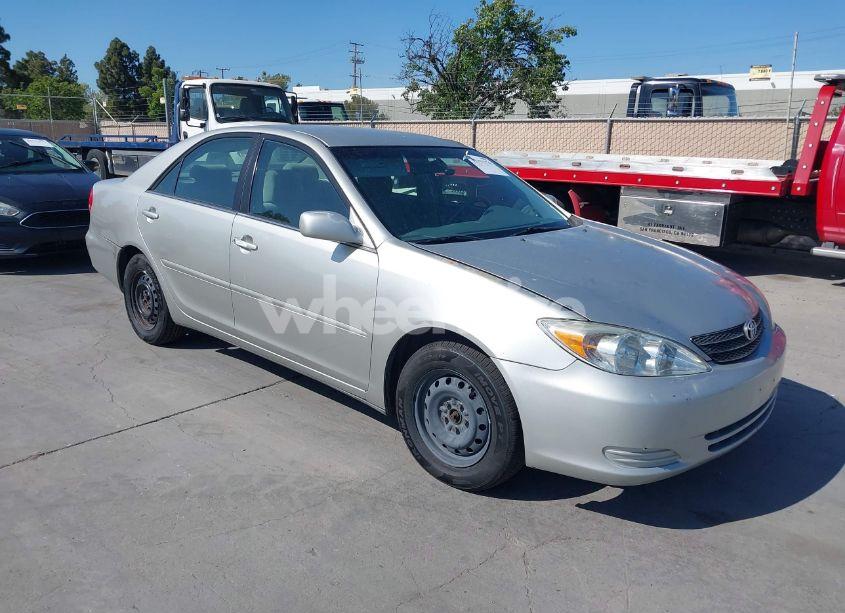 2004 Toyota Camry LE (VIN 4T1BE32K94U832506) main photo