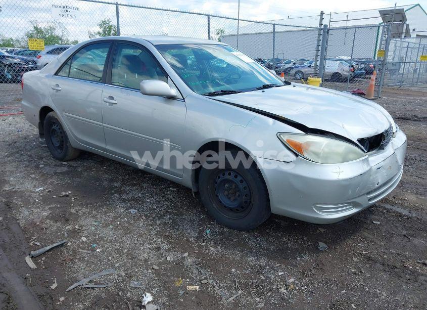 2004 Toyota Camry LE (VIN 4T1BE32K94U834319) main photo