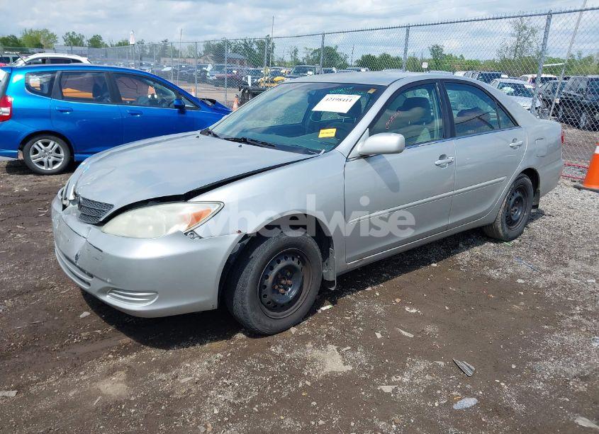 Photo 2 of 2004 Toyota Camry LE (VIN 4T1BE32K94U834319)