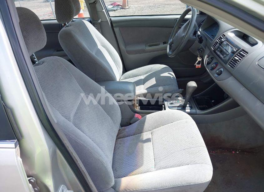 Photo 5 of 2004 Toyota Camry LE (VIN 4T1BE32K94U834319)