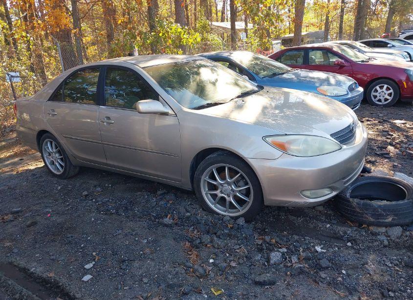 2004 Toyota Camry XLE (VIN 4T1BE32K94U835910) main photo