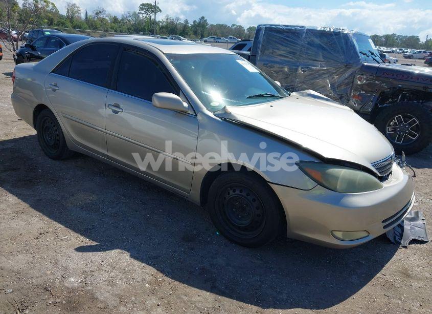 2004 Toyota Camry SE (VIN 4T1BE32K94U849841) main photo