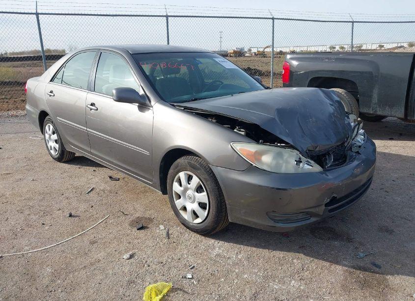 2004 Toyota Camry LE (VIN 4T1BE32K94U850164) main photo