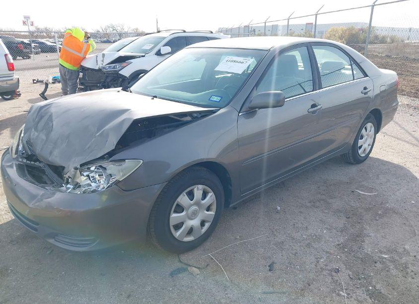 Photo 2 of 2004 Toyota Camry LE (VIN 4T1BE32K94U850164)