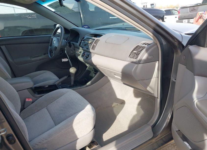 Photo 5 of 2004 Toyota Camry LE (VIN 4T1BE32K94U850164)