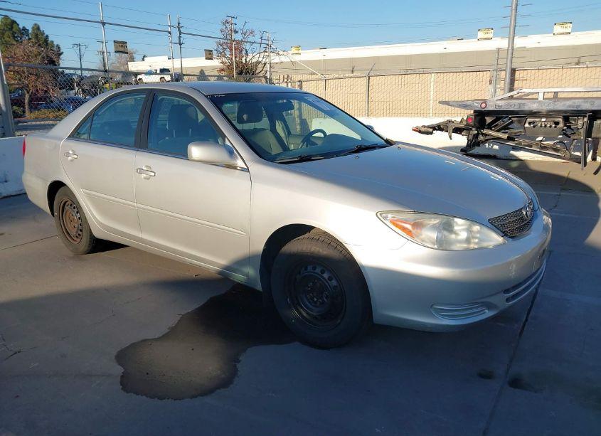 2004 Toyota Camry LE (VIN 4T1BE32K94U896948) main photo