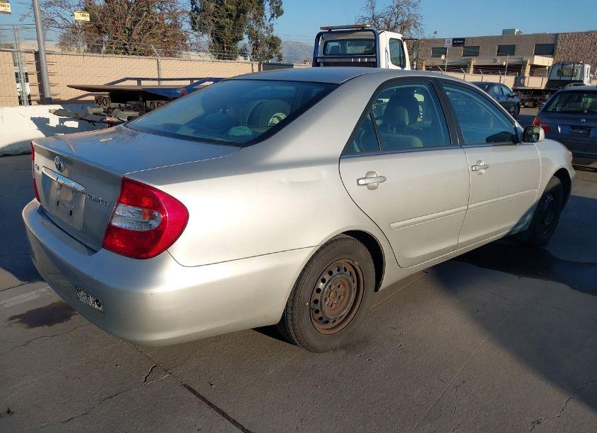 Photo 4 of 2004 Toyota Camry LE (VIN 4T1BE32K94U896948)