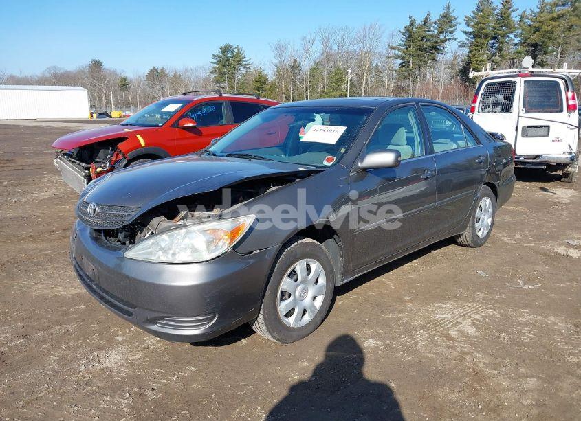 Photo 2 of 2004 Toyota Camry LE (VIN 4T1BE32K94U911545)