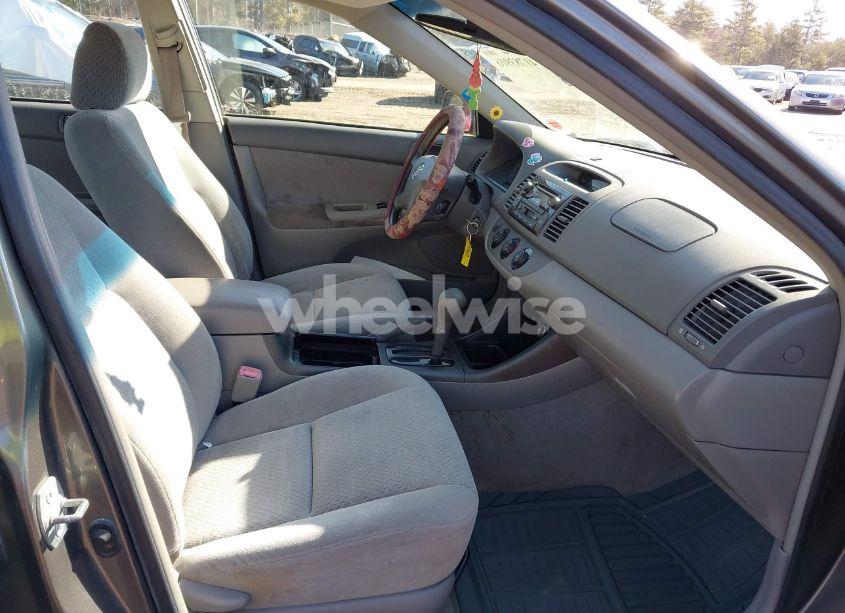 Photo 5 of 2004 Toyota Camry LE (VIN 4T1BE32K94U911545)