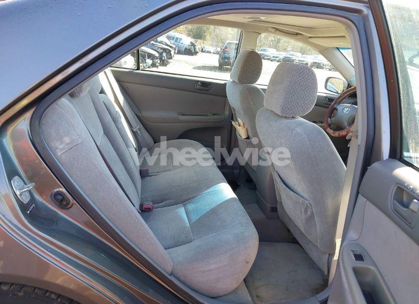 Photo 8 of 2004 Toyota Camry LE (VIN 4T1BE32K94U911545)