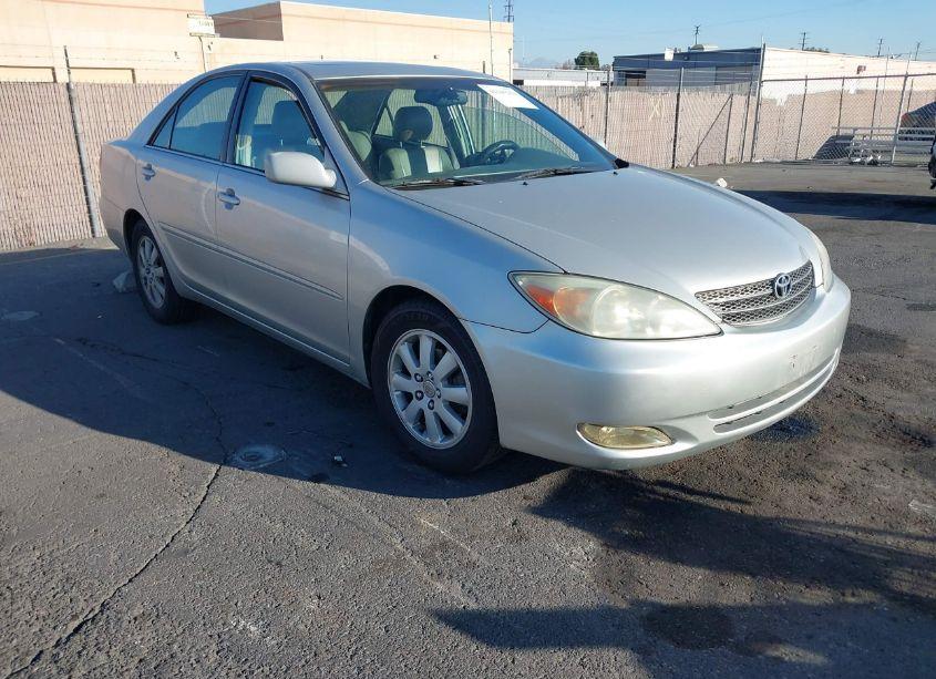 2004 Toyota Camry XLE (VIN 4T1BE32K94U921573) main photo