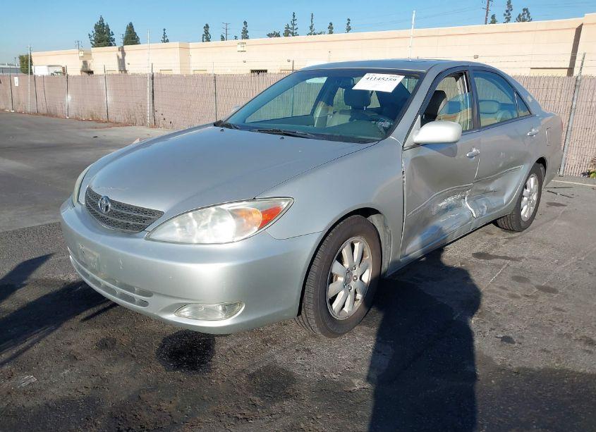 Photo 2 of 2004 Toyota Camry XLE (VIN 4T1BE32K94U921573)