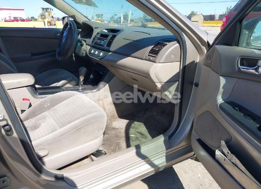 Photo 5 of 2005 Toyota Camry LE/SE/STD/XLE (VIN 4T1BE32K95U008832)