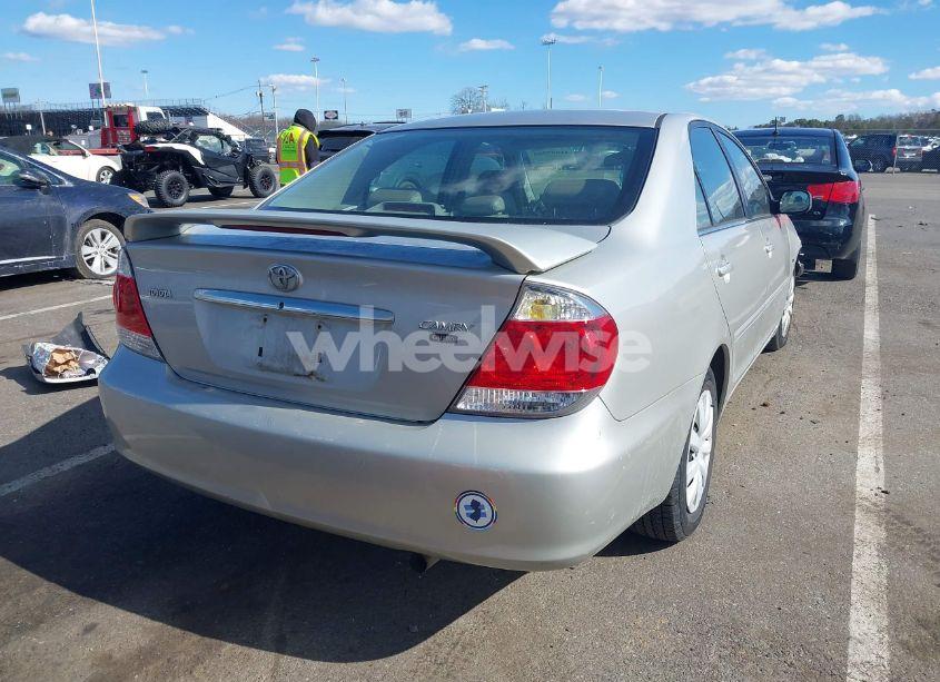 Photo 4 of 2005 Toyota Camry LE/XLE/SE (VIN 4T1BE32K95U013125)