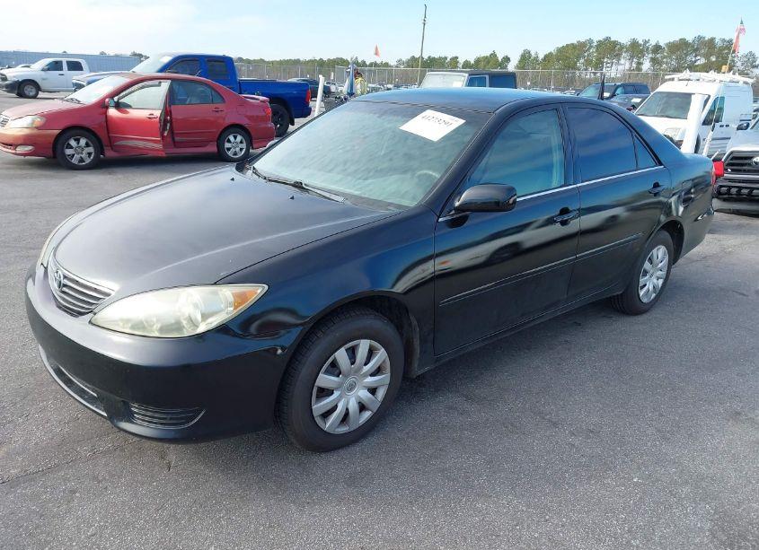 Photo 2 of 2005 Toyota Camry LE (VIN 4T1BE32K95U036260)