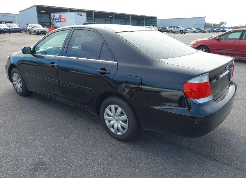 Photo 3 of 2005 Toyota Camry LE (VIN 4T1BE32K95U036260)