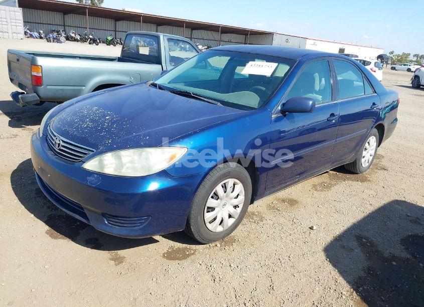 Photo 2 of 2005 Toyota Camry LE (VIN 4T1BE32K95U047145)