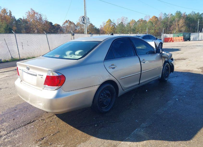 Photo 4 of 2005 Toyota Camry LE (VIN 4T1BE32K95U051325)