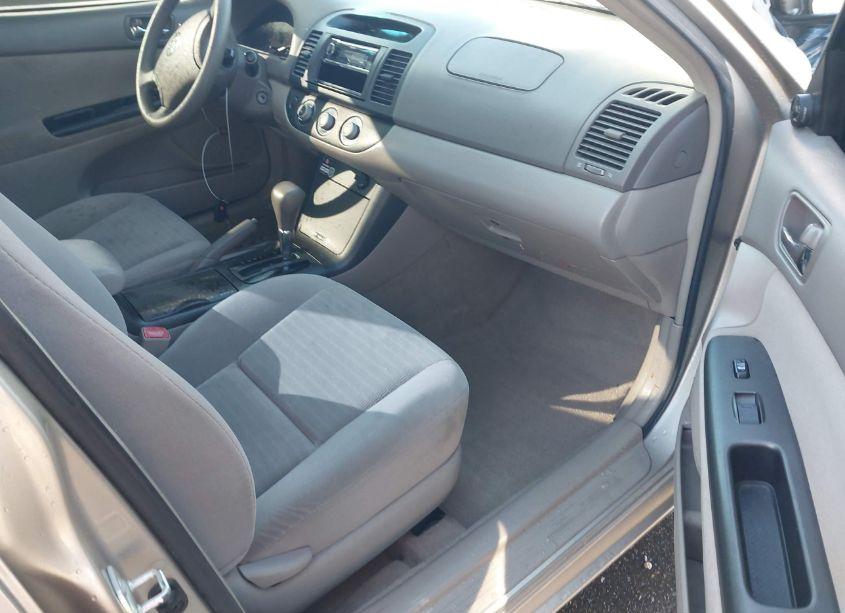 Photo 5 of 2005 Toyota Camry LE (VIN 4T1BE32K95U051325)
