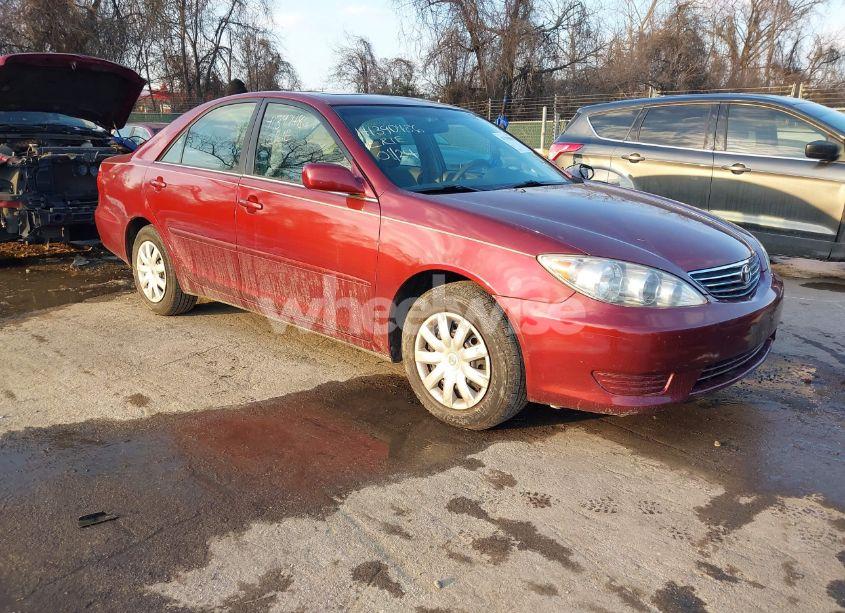 2005 Toyota Camry LE (VIN 4T1BE32K95U053771) main photo