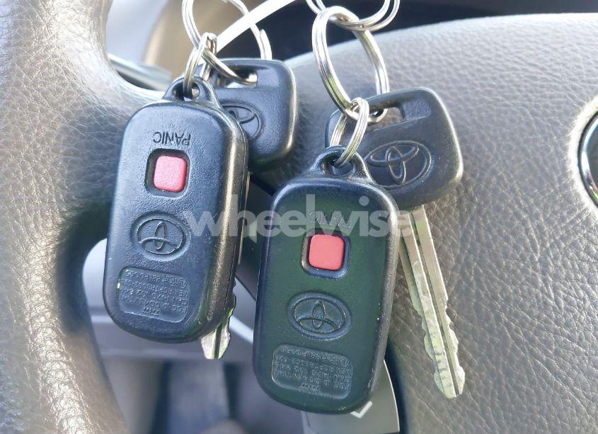 Photo 11 of 2005 Toyota Camry LE (VIN 4T1BE32K95U053771)
