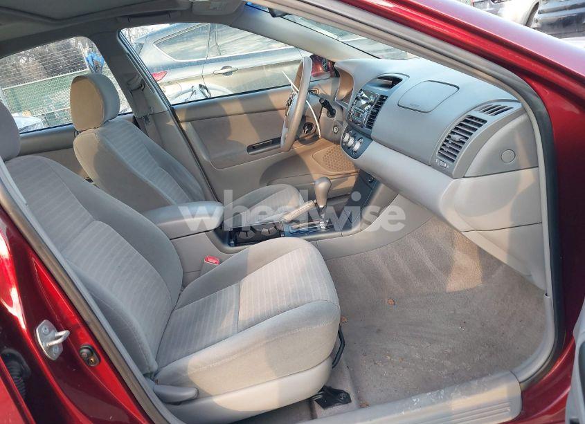 Photo 5 of 2005 Toyota Camry LE (VIN 4T1BE32K95U053771)